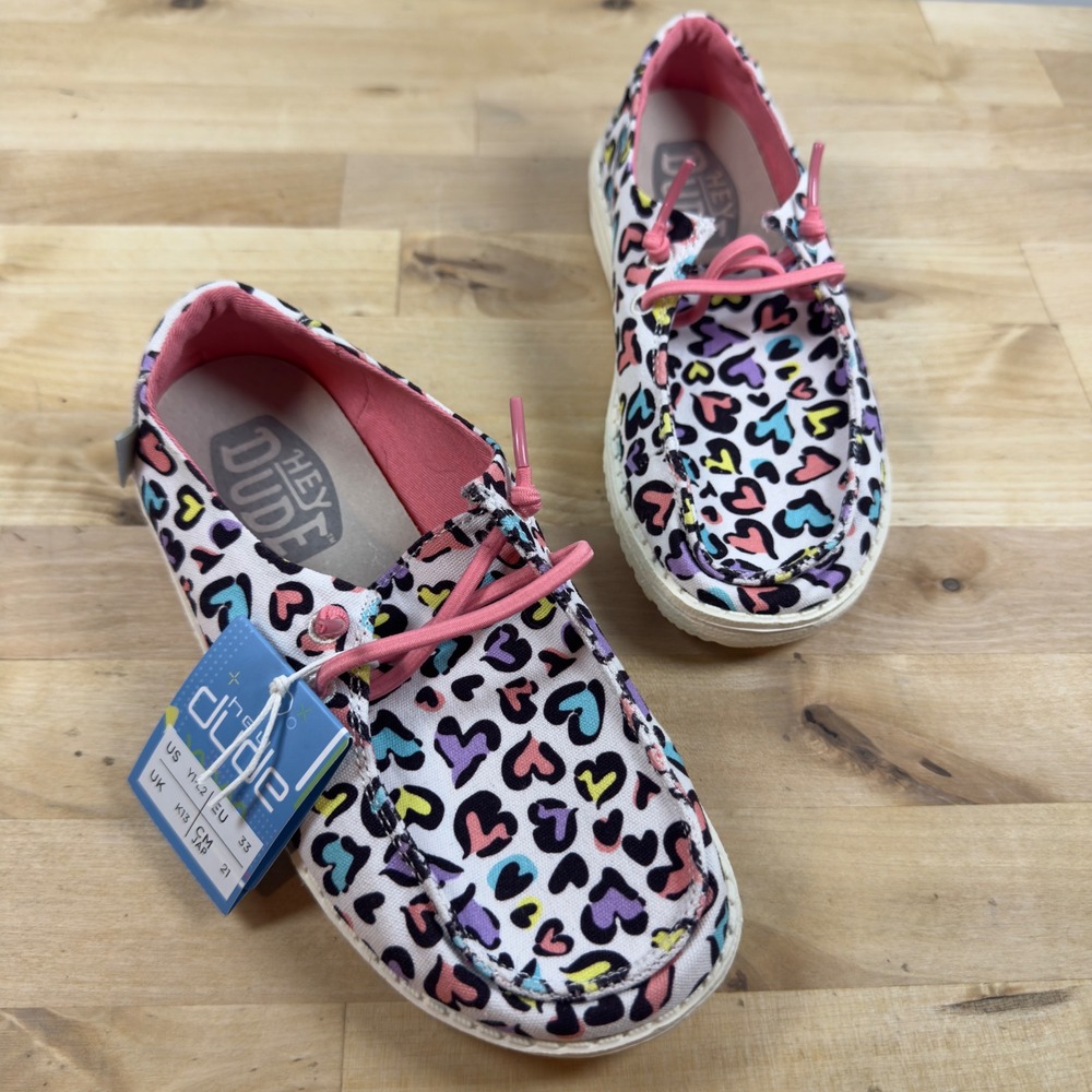 Hey Dude Wendy Youth Cat White Leopard Heart Print Loafers Size Y1 L2 NEW
